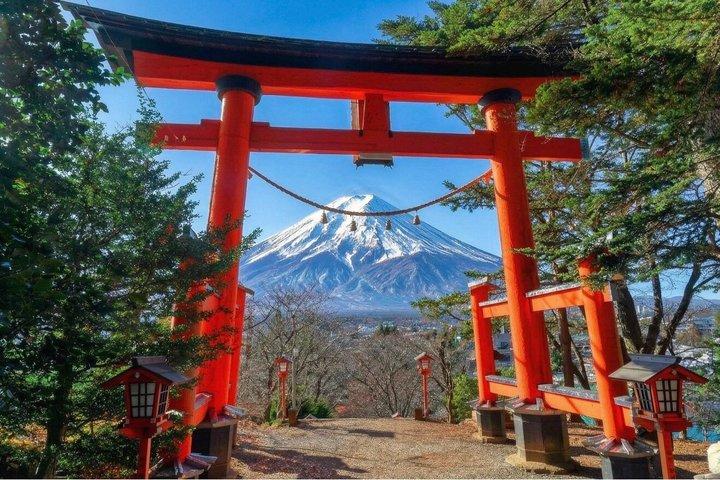 Mount Fuji Private Tour with English Speaking Guide