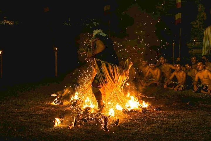 Kecak Fire Dance e Sanghyang Jaran Show al Tempio di Puseh