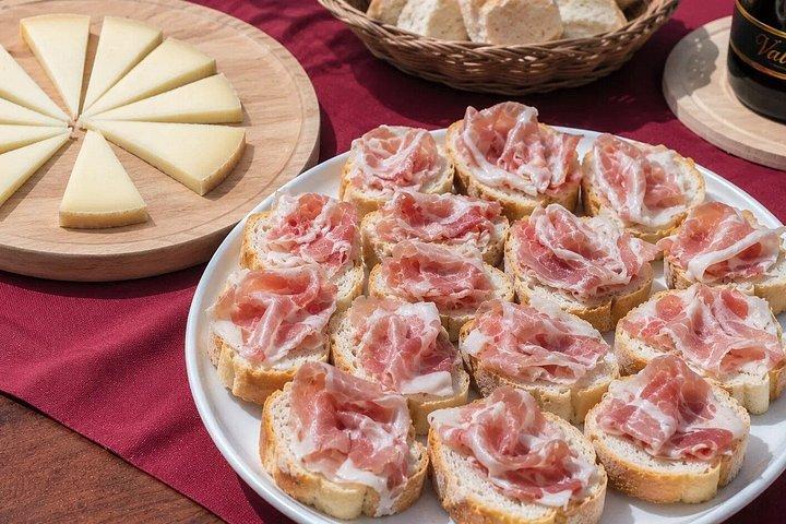 バルドリーノ丘陵のブドウ園ツアーと5つのワインテイスティング