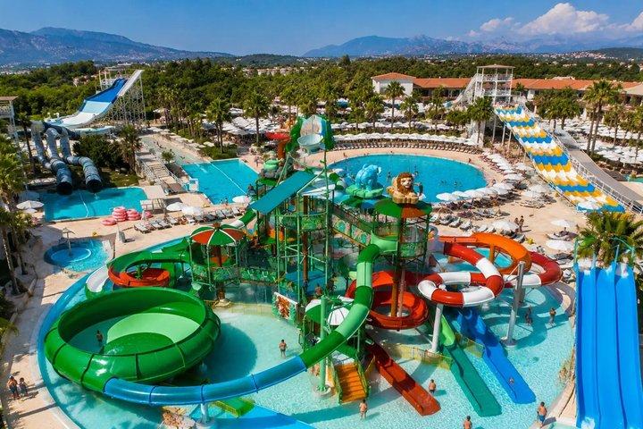 Waterhill Aquapark Ticket mit Mittagessen und unbegrenzten Getränken