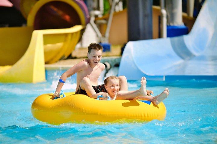 Billet Waterhill Aquapark avec déjeuner et boissons à volonté