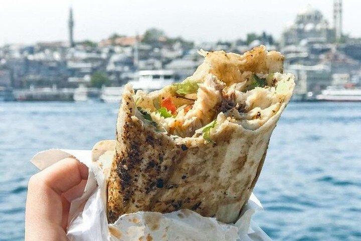 イスタンブールストリートフードを味わい、ガイドと隠れた歴史を発見
