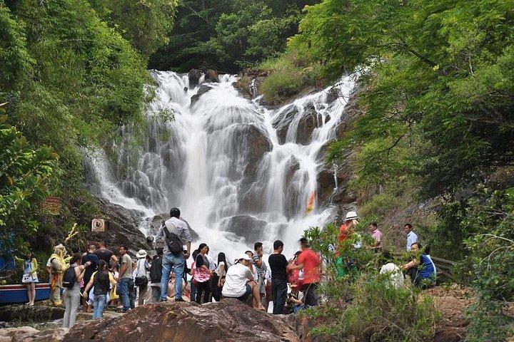 ダラット滝ダタンラポングーアと象の滝ツアー