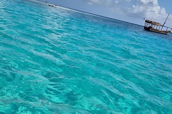 ランチ付きムネンバ島プライベートツアー