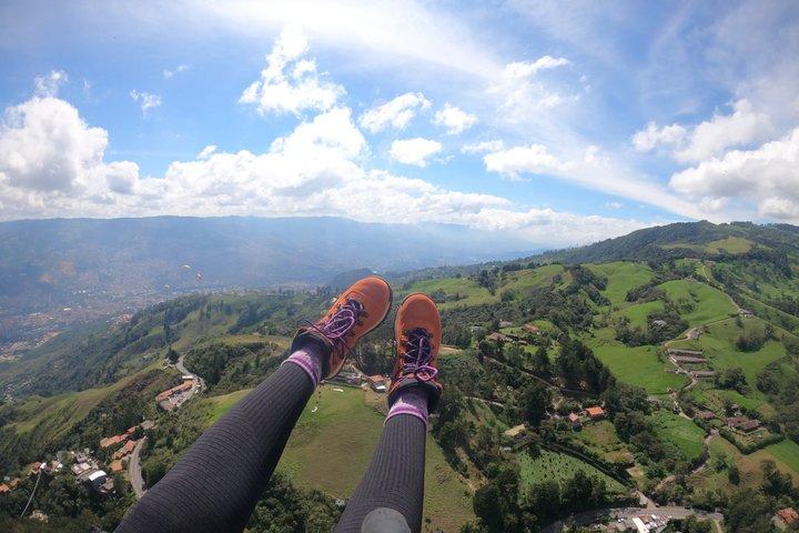 Paragliding in Medellín, Brasilien, mit Luxustransport