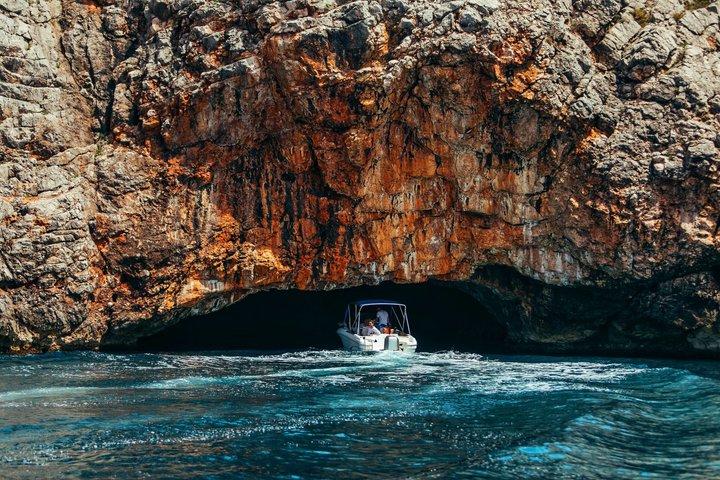 Tour privado en barco por la Cueva Azul y Perast desde Herceg Novi (3h 30min)