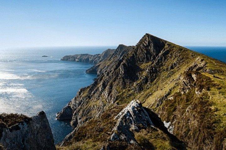 アキル島日帰りツアー絶景と遺産を巡る