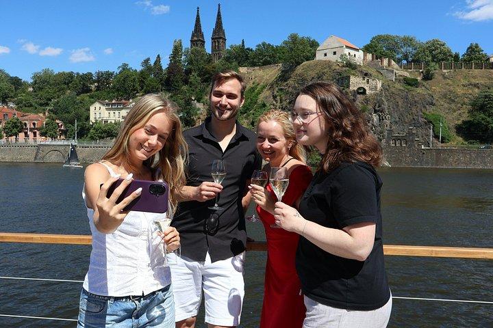 Prag : 1h Private Prosecco Bootsfahrt & Audioguide