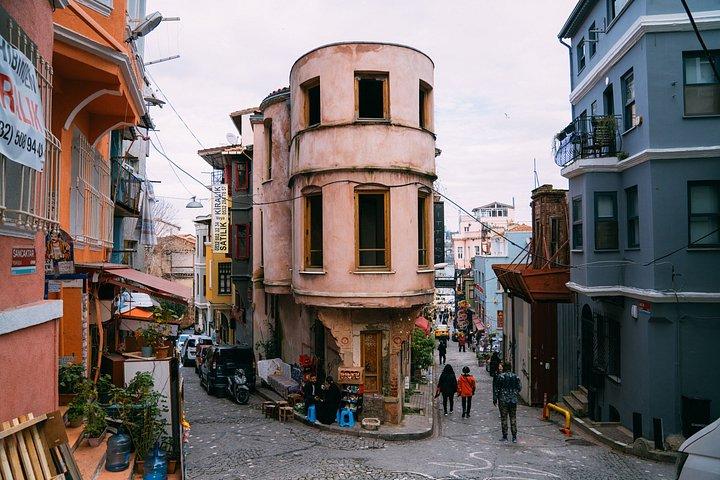 Explore Istanbuls Bazaars Mosques and Colorful Neighborhoods