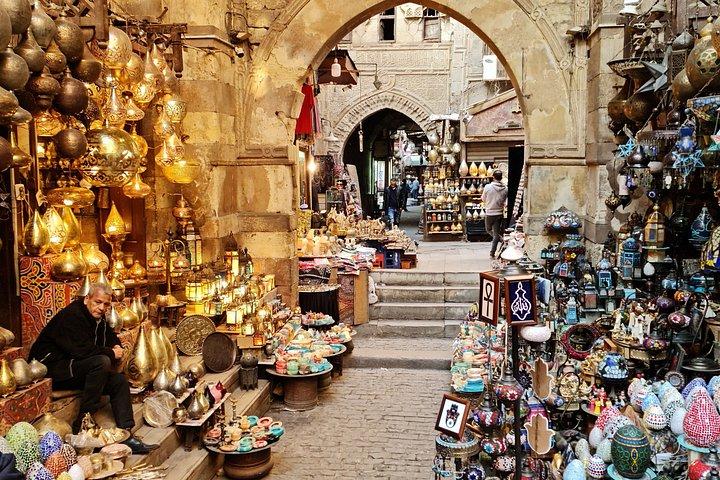 Explore Istanbuls Bazaars Mosques and Colorful Neighborhoods