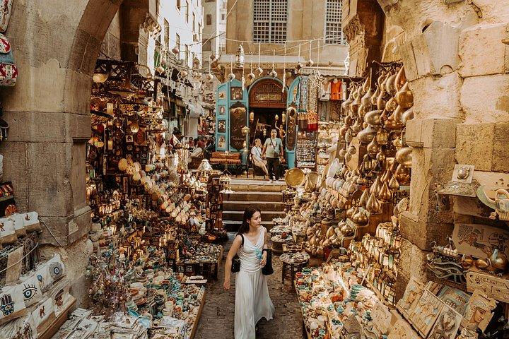 Explore Istanbuls Bazaars Mosques and Colorful Neighborhoods