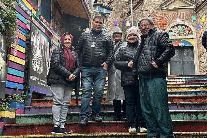 Explore Istanbuls Bazaars Mosques and Colorful Neighborhoods