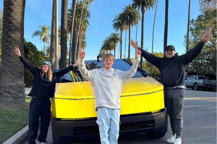 50-minütige Fahrt : Hollywood im Cybertruck erkunden