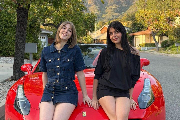 Tour in auto di 50 minuti per esplorare Hollywood Sign in a Ferrari