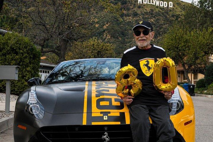 Tour in auto di 50 minuti per esplorare Hollywood Sign in a Ferrari