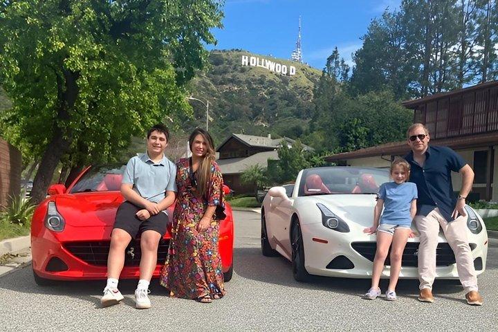 Tour in auto di 50 minuti per esplorare Hollywood Sign in a Ferrari