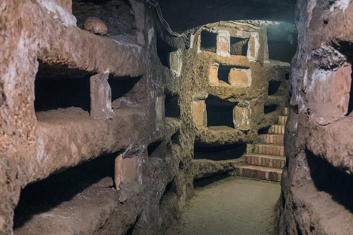 暑さをしのぐ：古代のカタコンベとマメルティヌスの牢獄