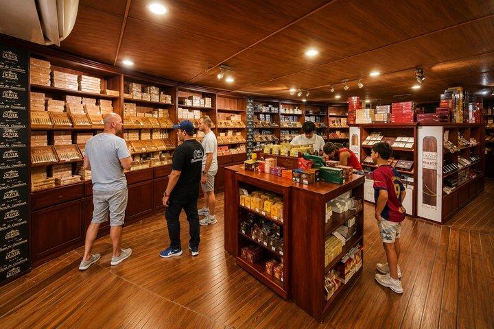 Excursión a la fábrica de cigarros de Punta Cana Don Lucas con degustación de ron