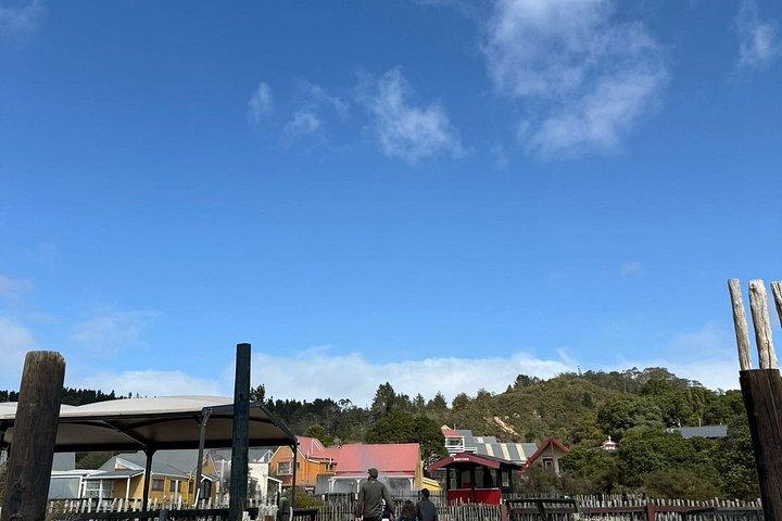 オークランド：ロトルア・マオリ村wセコイア、ハカ、ハンギランチ