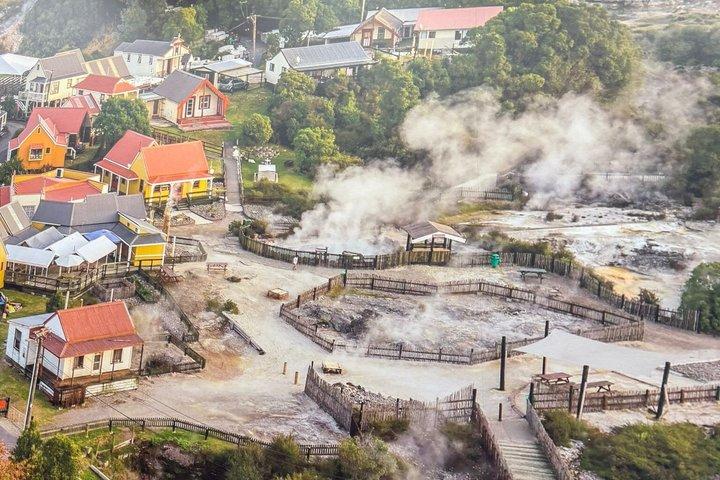 オークランド：ロトルア・マオリ村wセコイア、ハカ、ハンギランチ