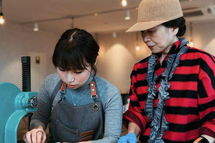 Atelier de fabrication d'anneaux à Kyoto : Artisanat d'un anneau à pièces Japonais Vintage