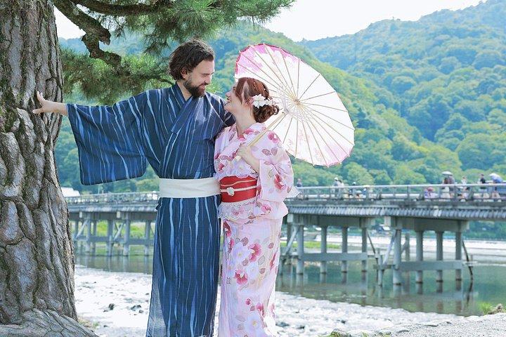 Arashiyama Kimono Vermietung mit Free Hairstyling in Kyoto