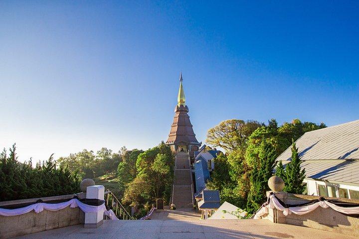 プライベート終日ドイインタノンピークとチェンマイからの滝
