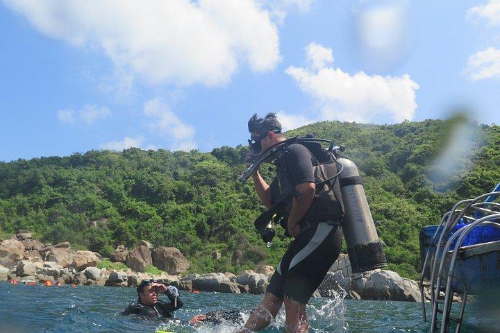 ニャチャン湾でのスキューバダイビングとサンゴ礁探検
