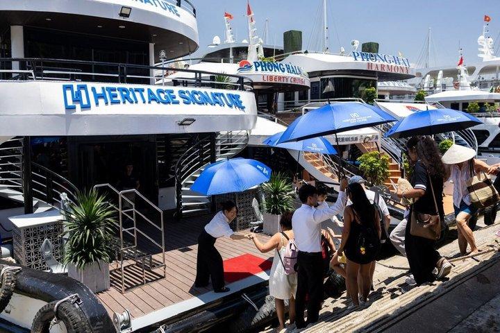 Crucero de un día por la bahía de Ha Long desde Hanói con visita a la cueva