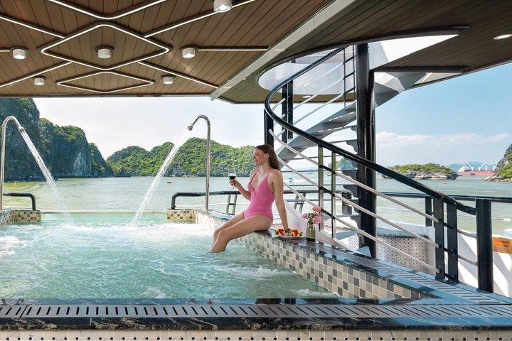 Crucero de un día por la bahía de Ha Long desde Hanói con visita a la cueva