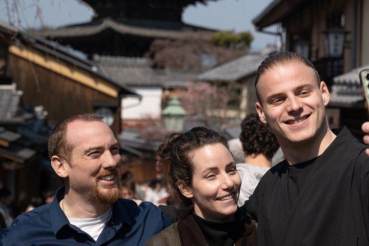 ドイツ語または英語のプライベートツアーガイド付き祇園＆東山