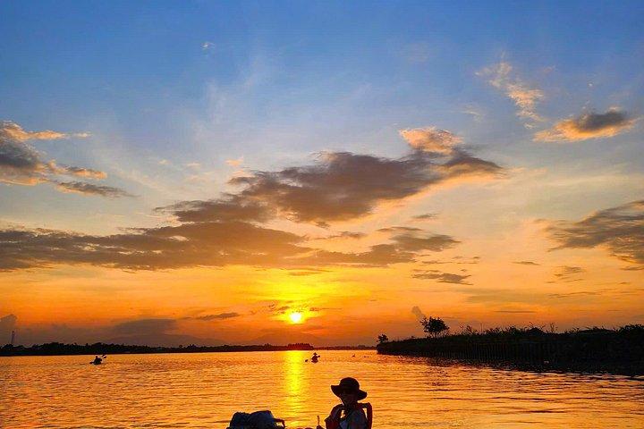 Sunset Paddle and Lantern Town
