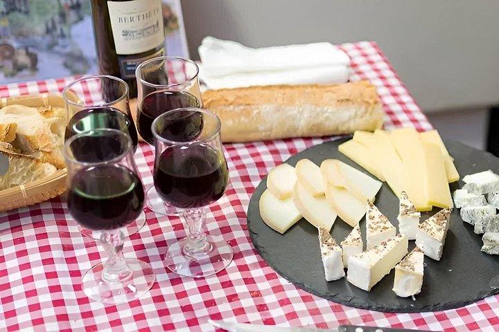モンマルトル・フランス語・ビストロ、食前酒、ワイン試飲ウォーキングツアー