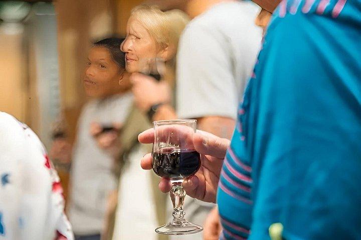 モンマルトル・フランス語・ビストロ、食前酒、ワイン試飲ウォーキングツアー