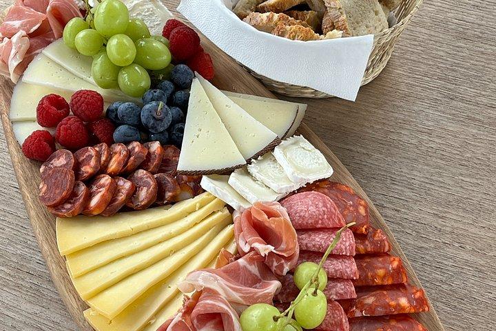 ポルトの豪華なプライベートドウロクルーズ+試飲、ワインボトルを提供