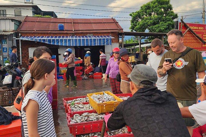 日の出パドルで魚市場へ
