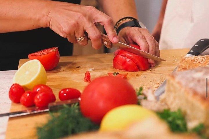 Cucinare come un greco ad Atene Hands On Cooking Class con il vino