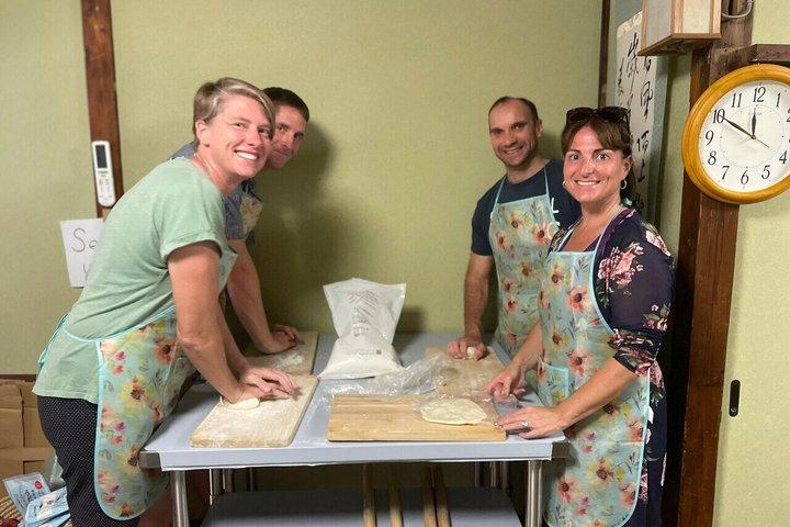 PRIVADO Tokio Clase de cocina casera : Udon hecho a mano con un anfitrión local