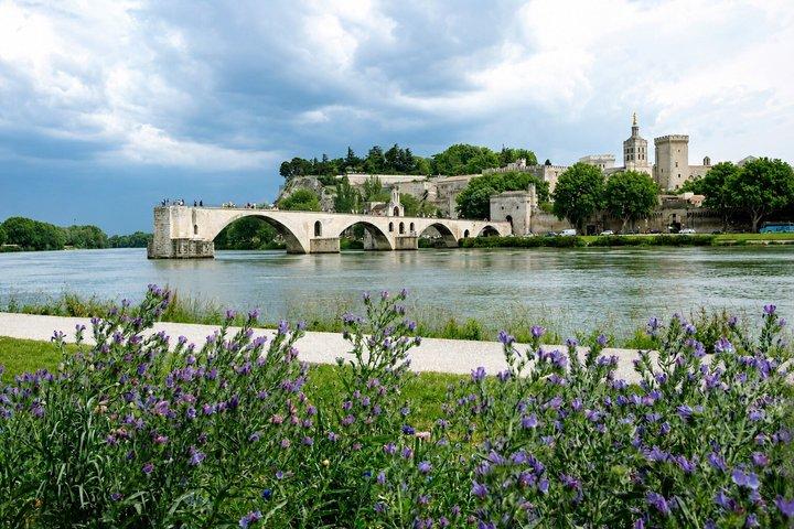 Avignon Selbstgeführte Stadtrundfahrt der Päpste, Dichter und Attentäter