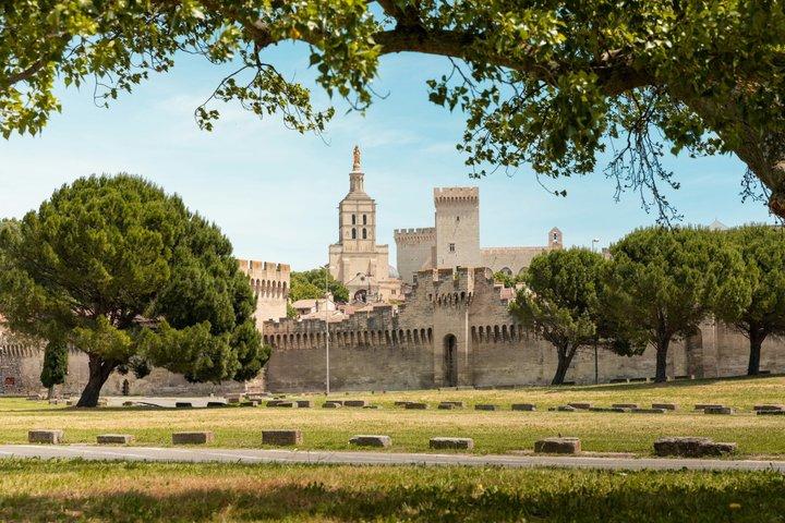 Avignon Selbstgeführte Stadtrundfahrt der Päpste, Dichter und Attentäter