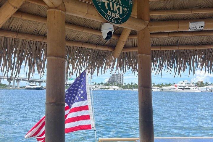 Kreuzfahrt auf dem Miami River mit einem Tiki-Boot