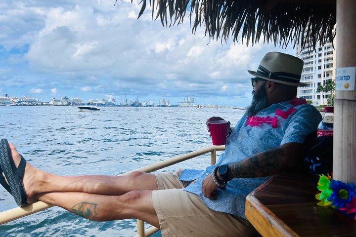 Kreuzfahrt auf dem Miami River mit einem Tiki-Boot