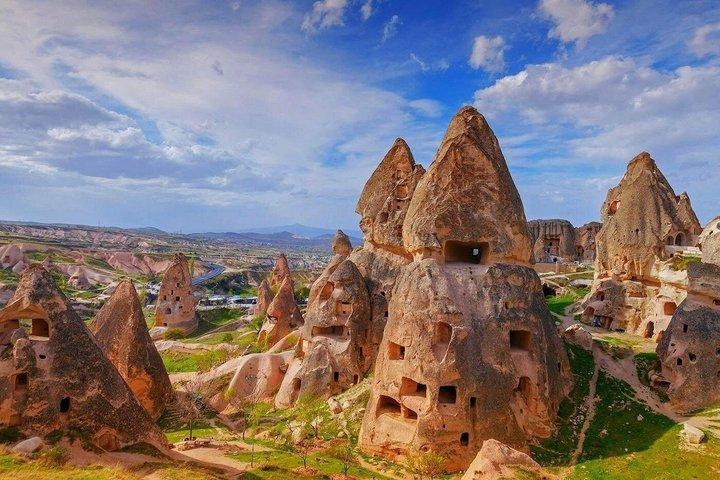 Cappadocia Red Tour Fairy Chimneys and Love Valley com almoço