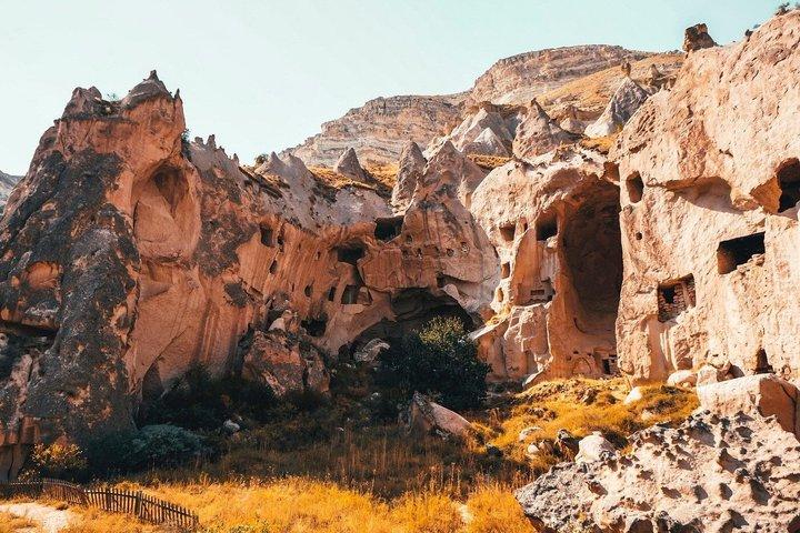 Cappadocia Red Tour Fairy Chimneys and Love Valley com almoço