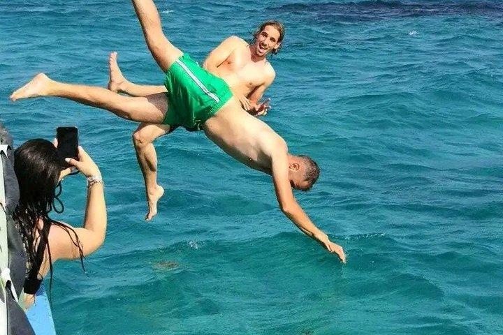 Private Half Day Dolphins and Snorkeling in Mnemba
