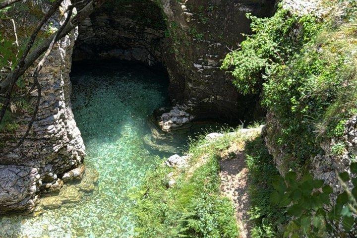 Excursion d'une journée à la cascade de Peshtura et au canyon de Nivica au départ de Saranda/Ksamil