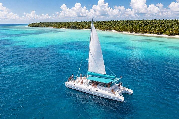 Saona Island Day Trip from Punta Cana: Catamaran, Lunch & Bar