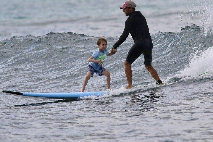 Tandem surflektion i Oahu