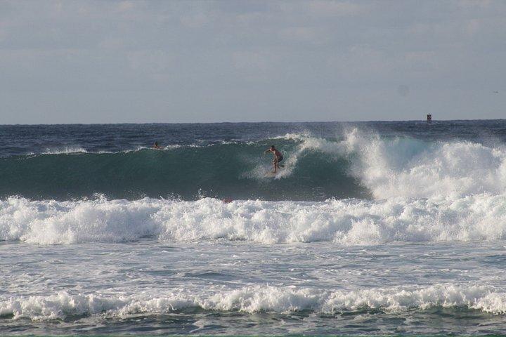 Avancerad surflektion i Oahus norra kust