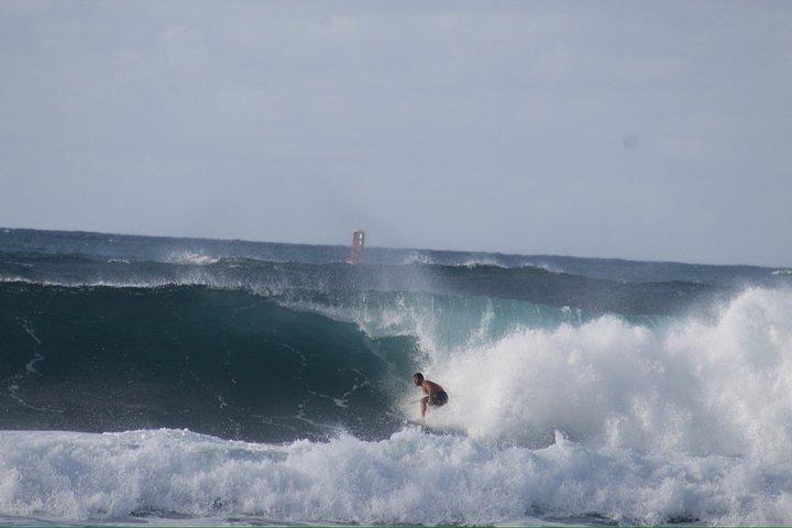 Avancerad surflektion i Oahus norra kust